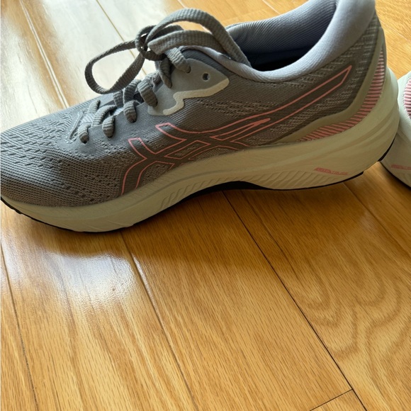 ASICS GT-1000 11 Running Shoes - Picture 4 of 9